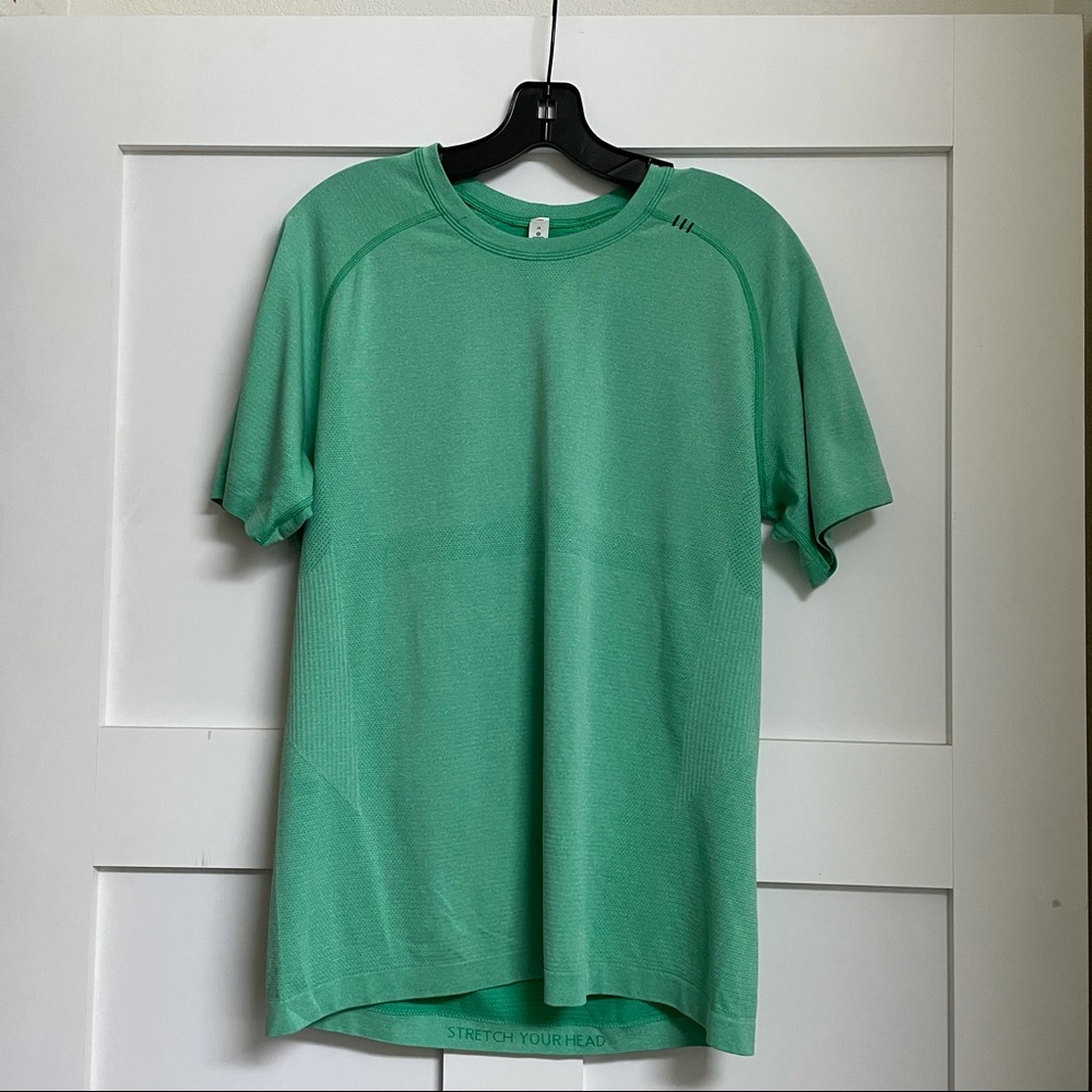 Men’s Lululemon T-Shirt Medium